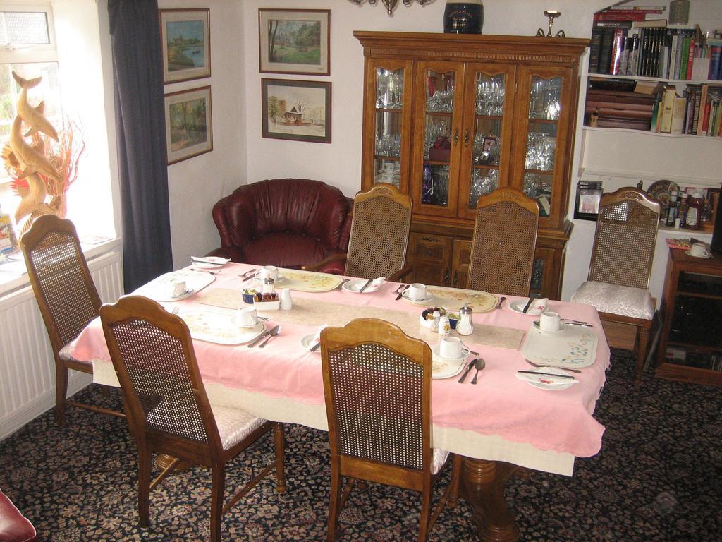 Pembrey Four Seasons Guest House מראה חיצוני תמונה