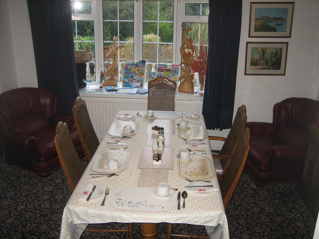 Pembrey Four Seasons Guest House מראה חיצוני תמונה