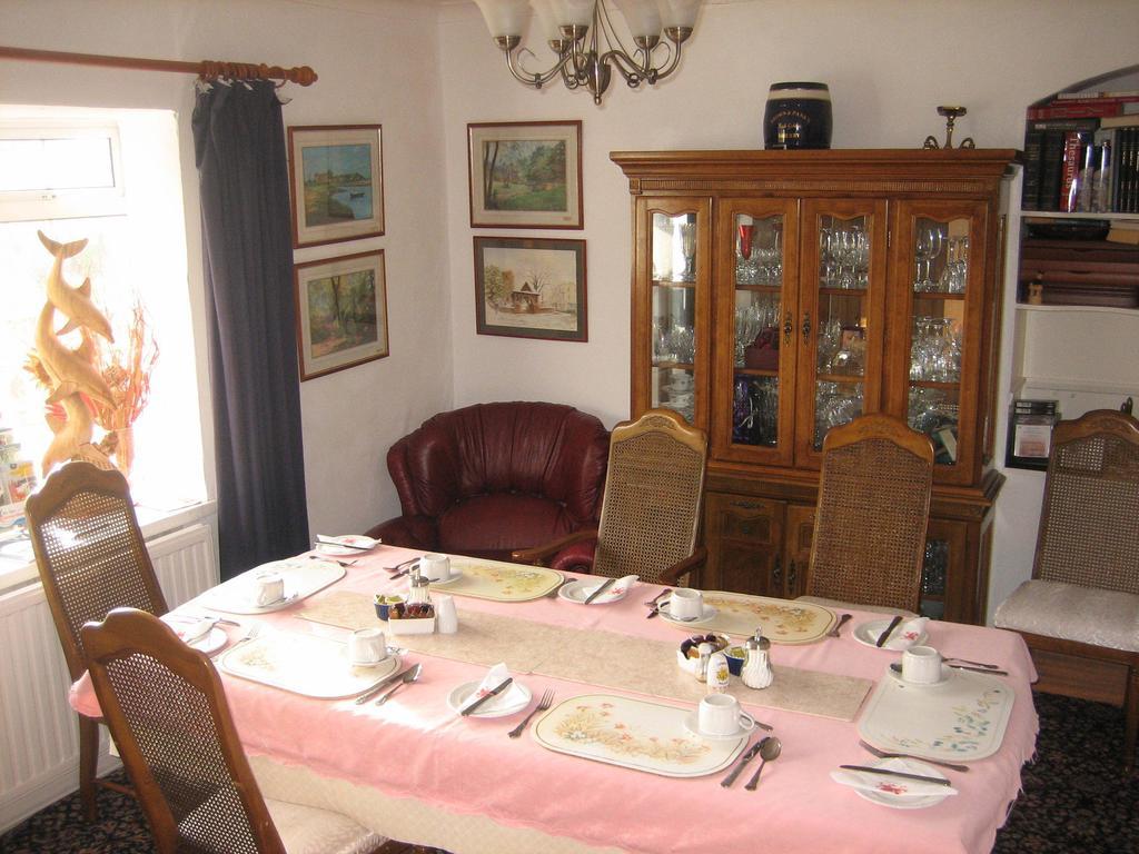 Pembrey Four Seasons Guest House מראה חיצוני תמונה